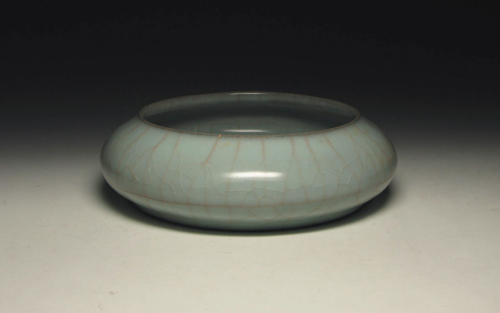 南宋 官窯洗 Guan Ware Brush Washer, Southern Song dynasty (1128-1279 CE), d17.5cm